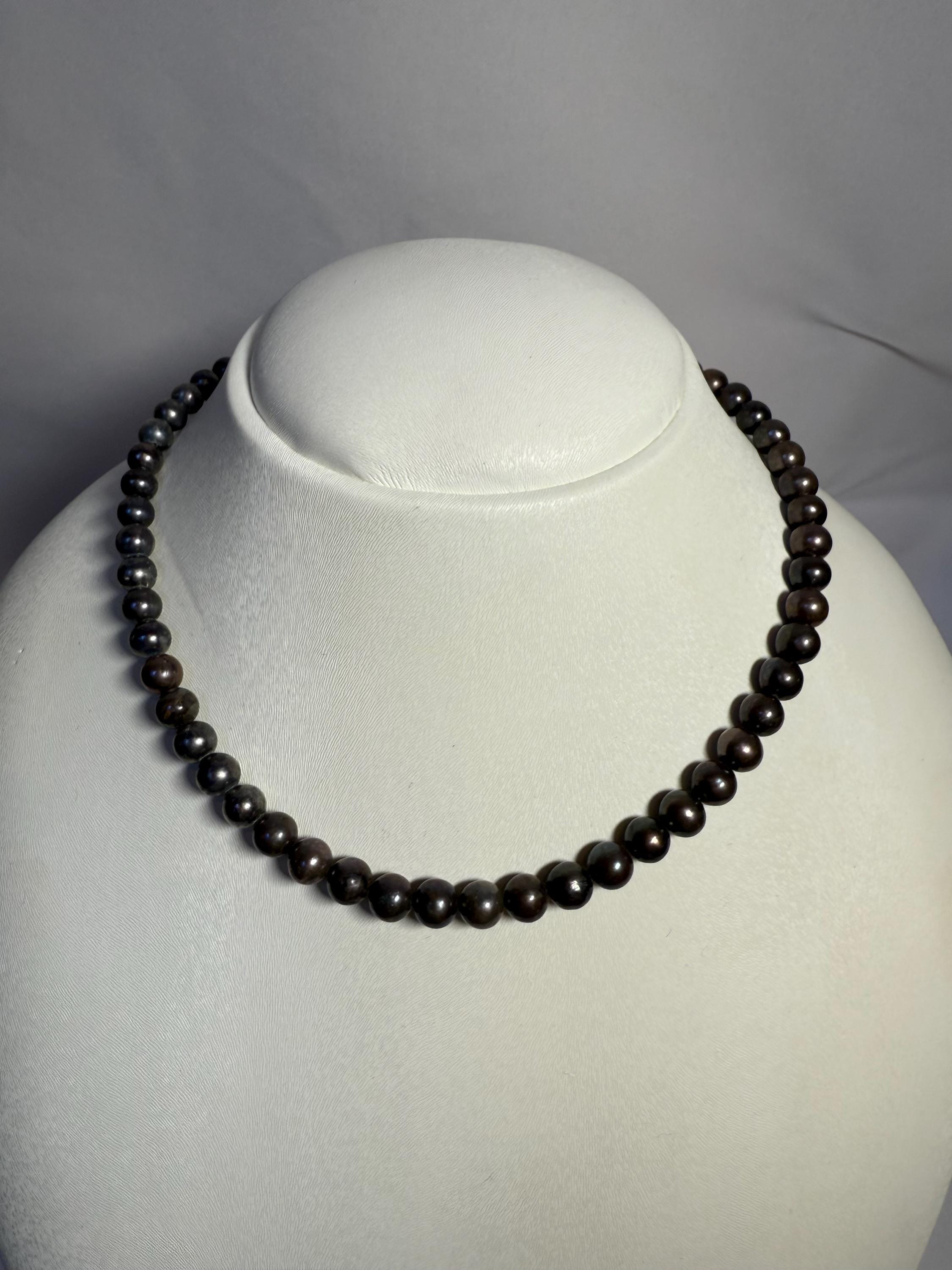Men’s Vintage Freshwater Pearl Necklace 17inches with 9ct Gold Clasp - N007