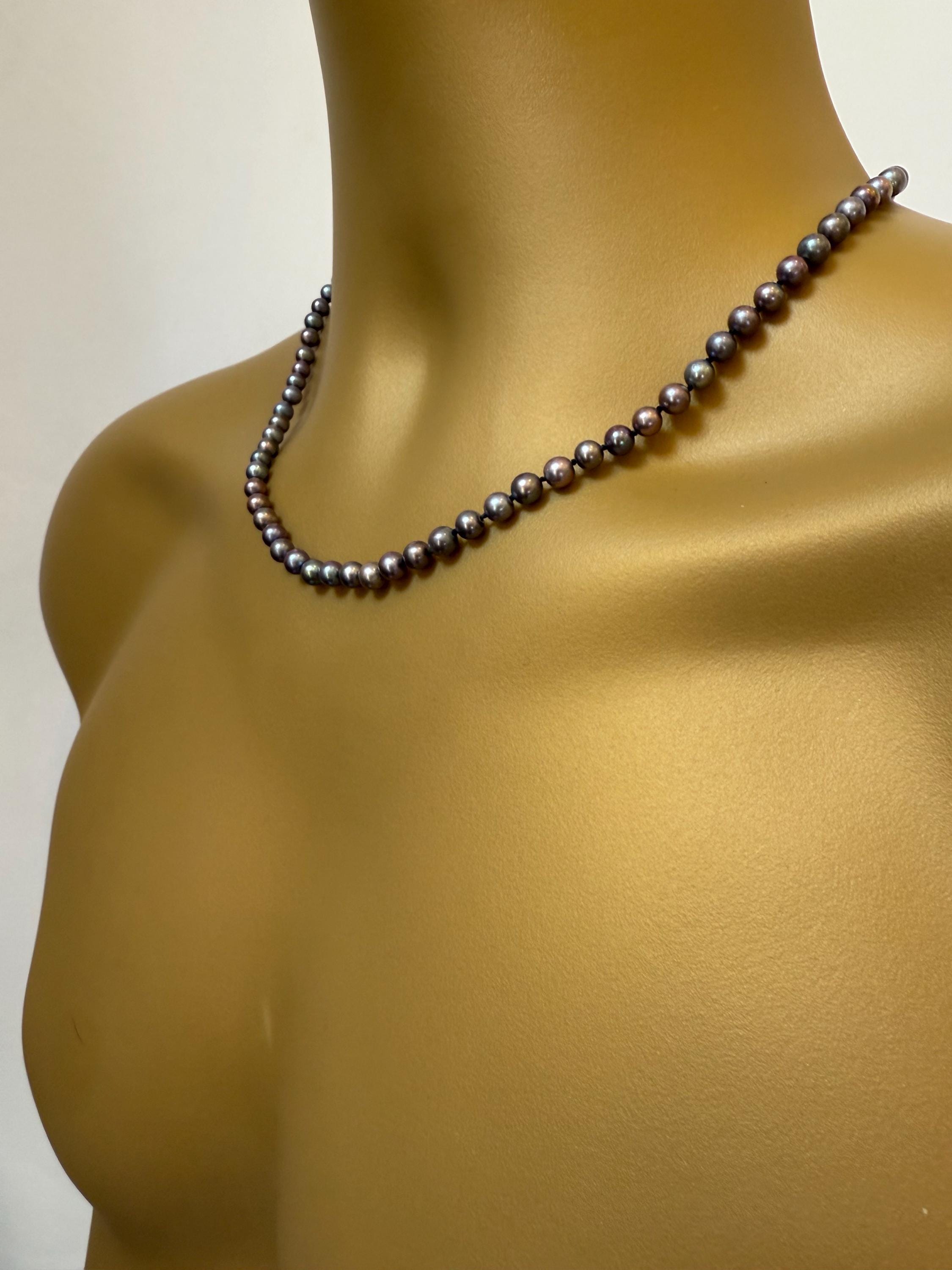 New Quality Irridescent Peacock Freshwater Pearl Necklace 14ct Gold Clasp N022