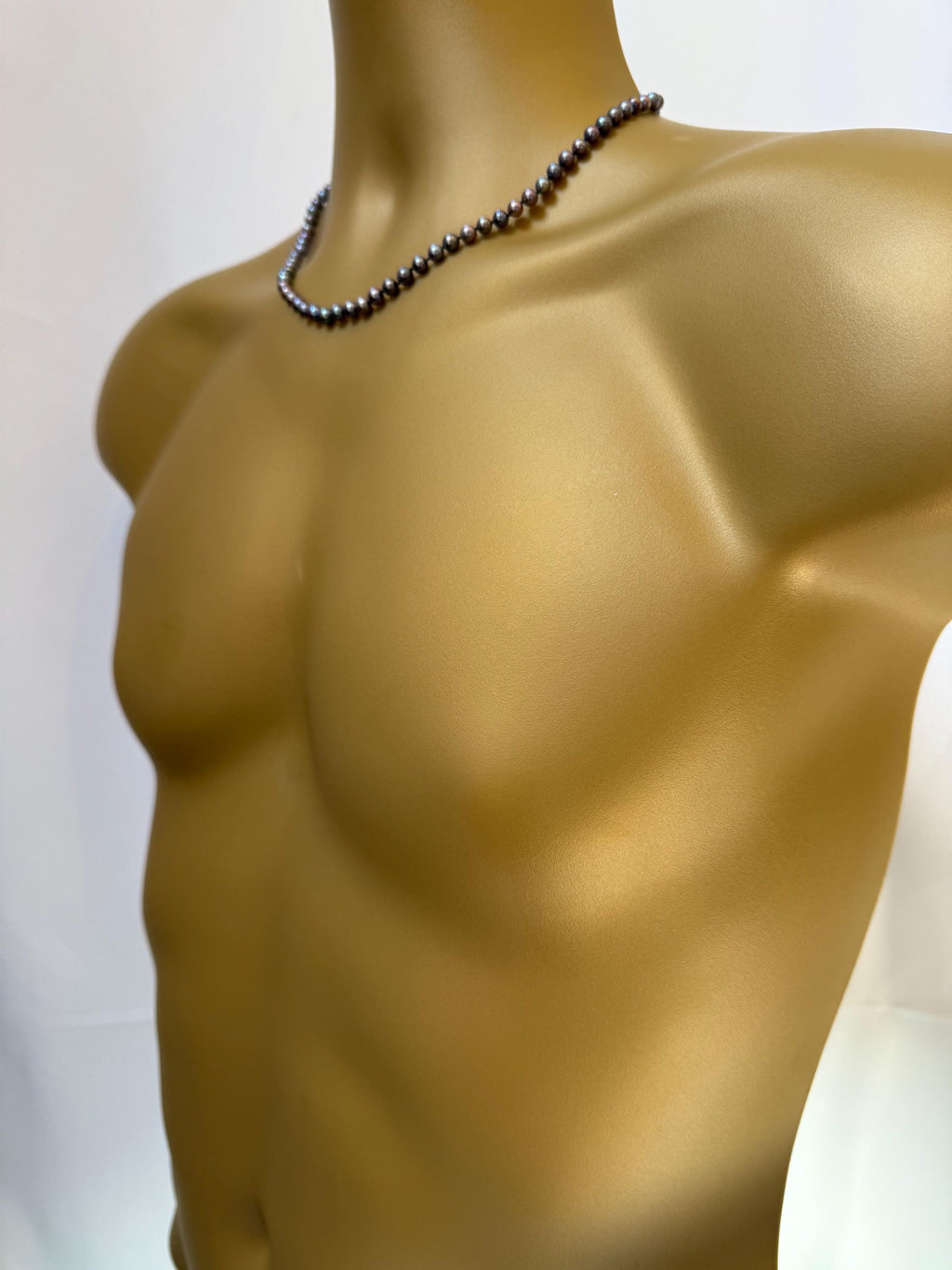 New Quality Irridescent Peacock Freshwater Pearl Necklace 14ct Gold Clasp N022