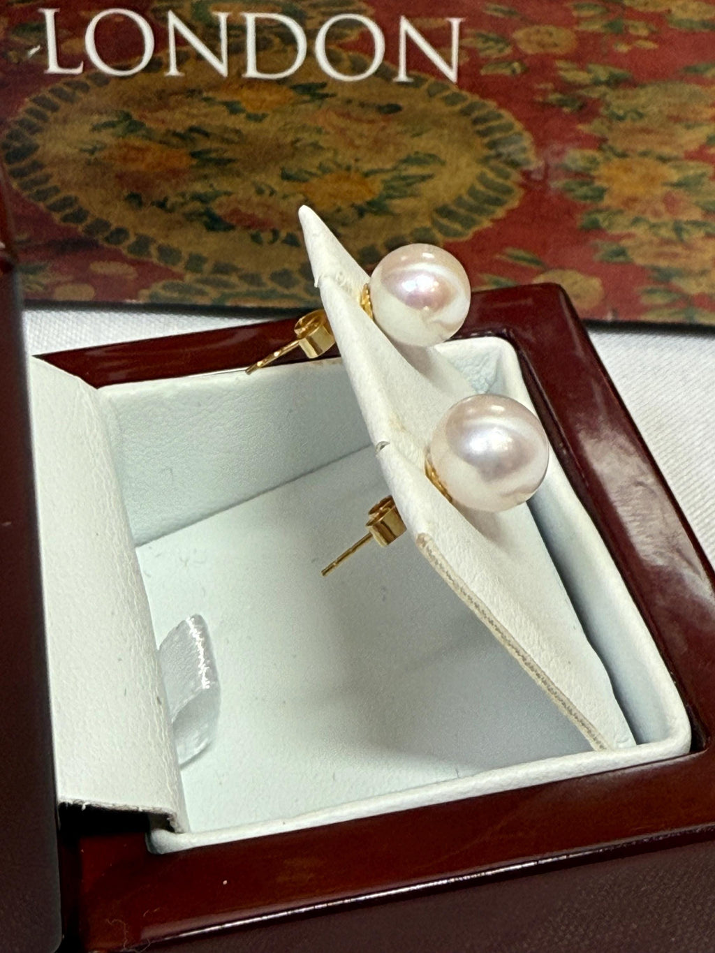 18ct Yellow Gold 7.3mm AAA+ Akoya Saltwater Pearl Stud Earrings- E004