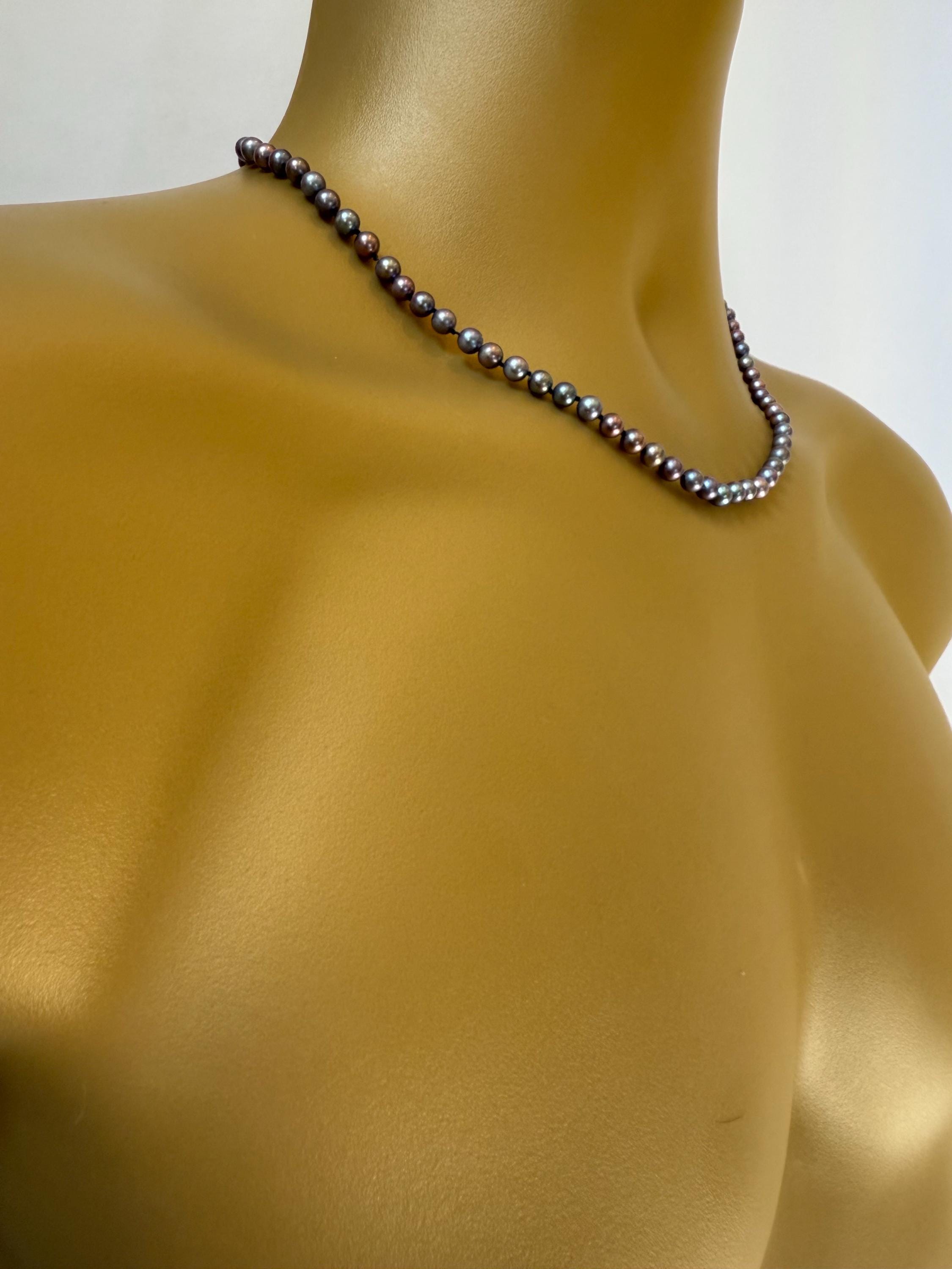New Quality Irridescent Peacock Freshwater Pearl Necklace 14ct Gold Clasp N022