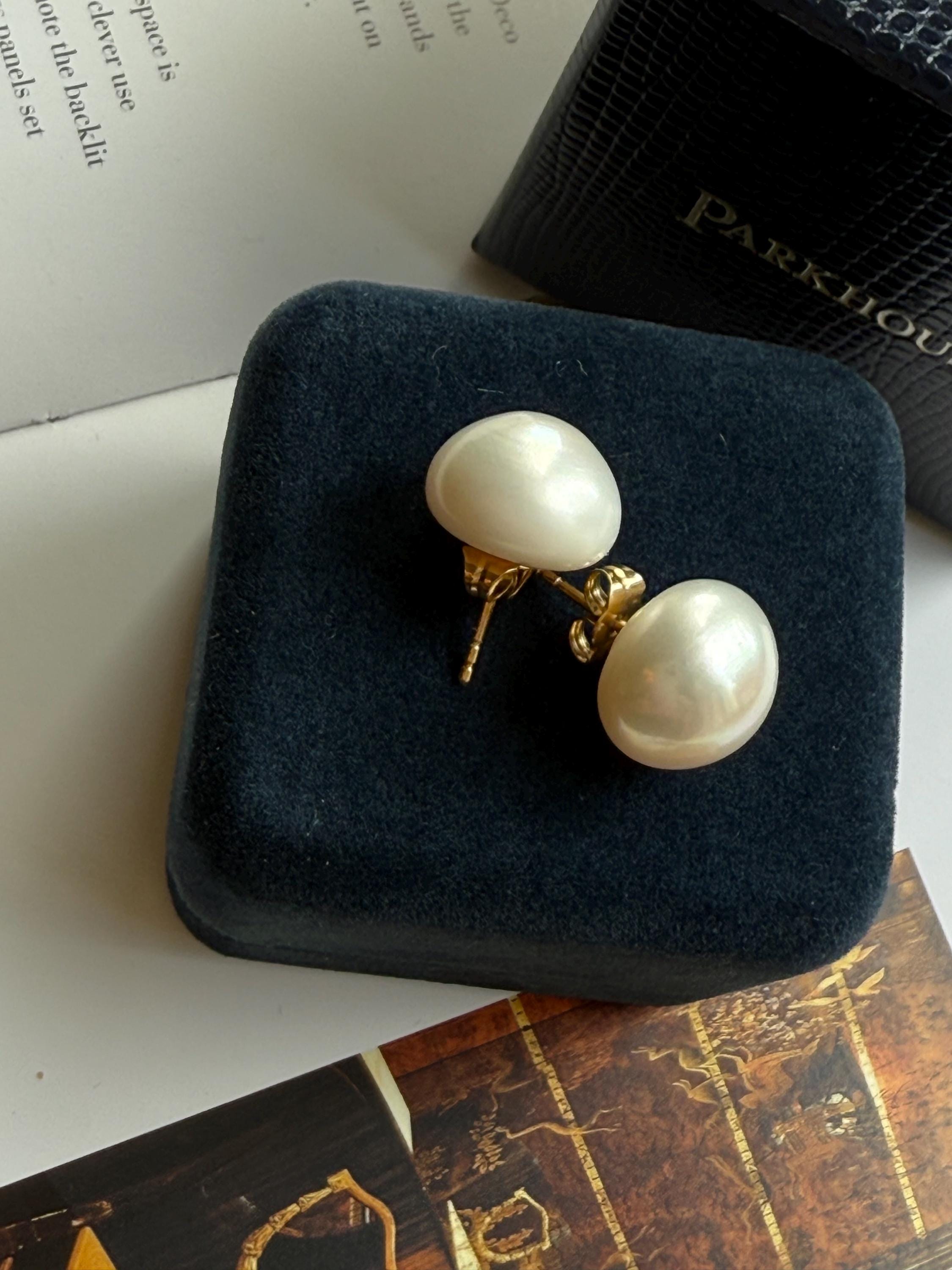 Huge Glamorous 18Ct Freshwater Pearl Stud Earrings 13mm With Box - E083