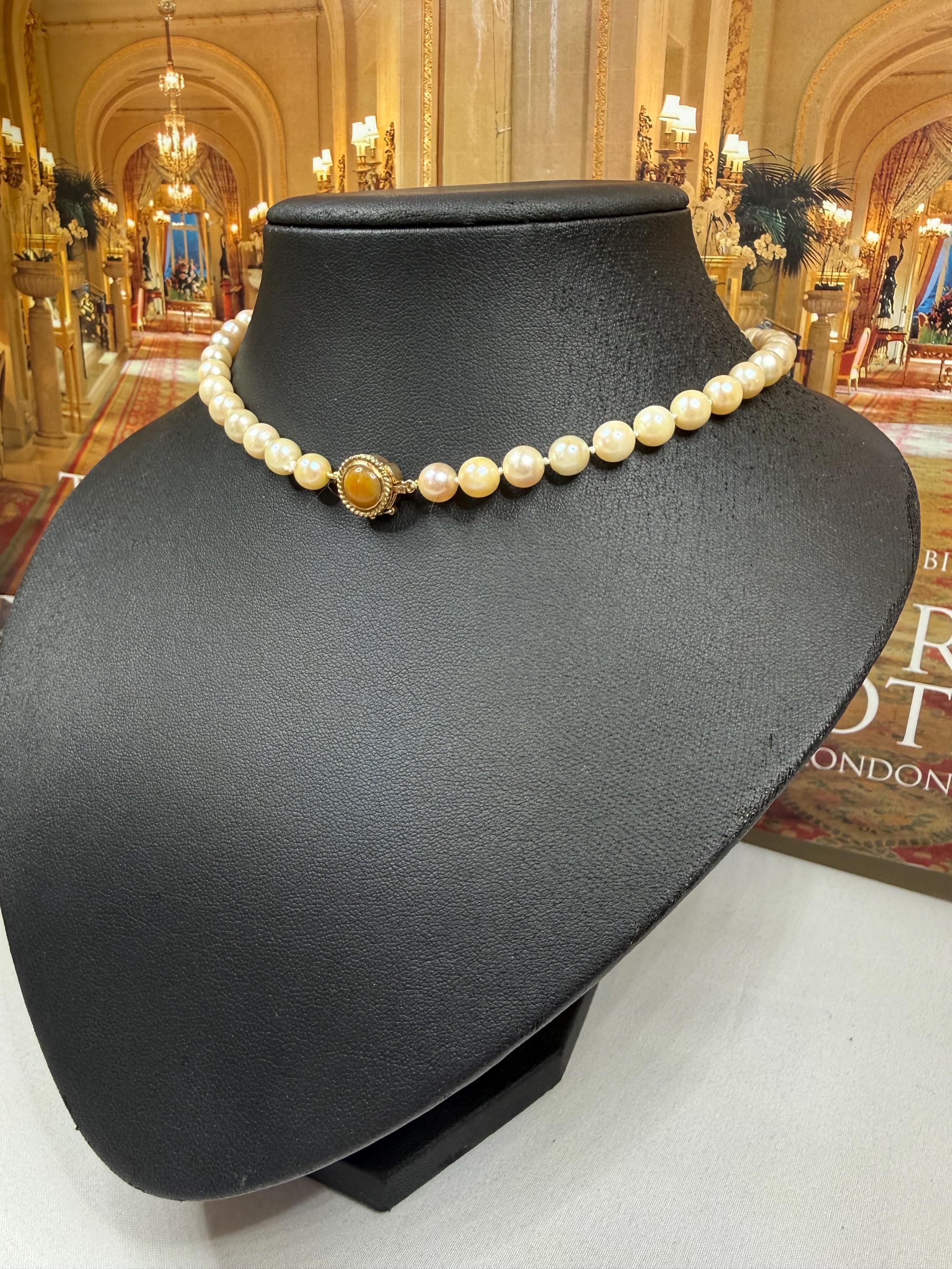 Vintage 14ct Gold and Cornelian Clasp 15in Akoya Pearl Necklace- N160