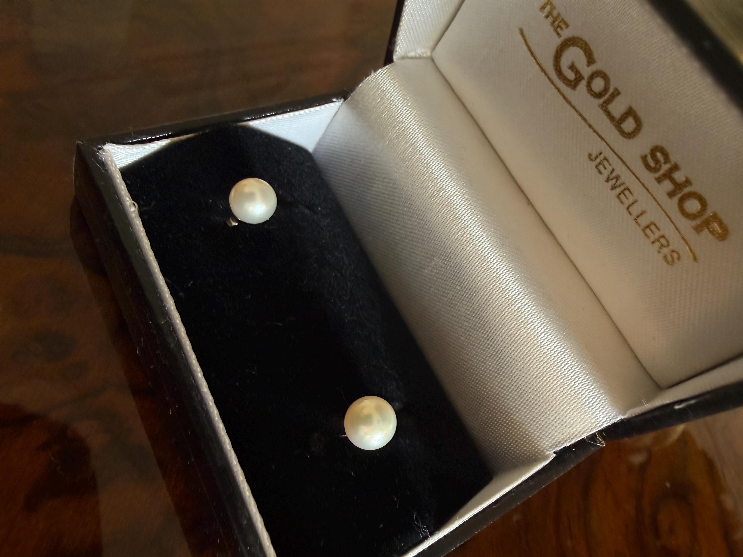 Vintage 1950s 9ct Gold Saltwater Akoya Pearl 6mm Earrings - E-167B