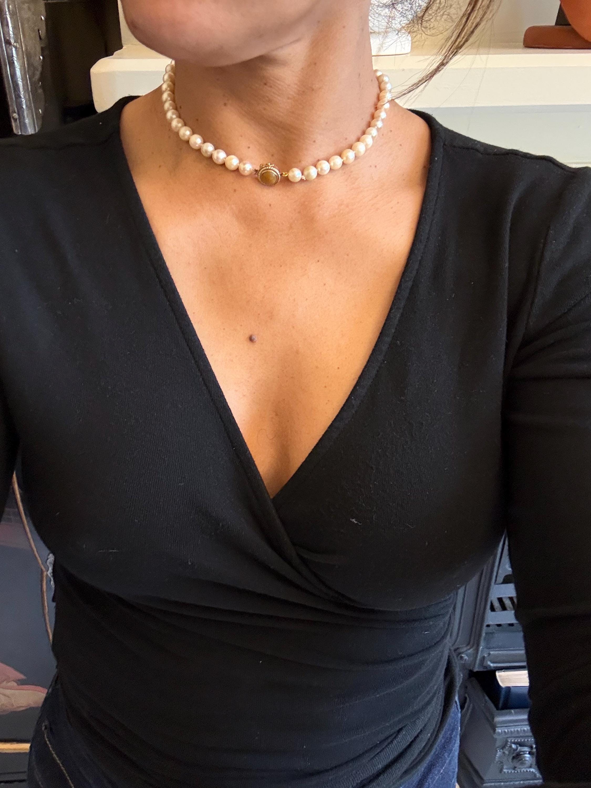 Vintage 14ct Gold and Cornelian Clasp 15in Akoya Pearl Necklace- N160
