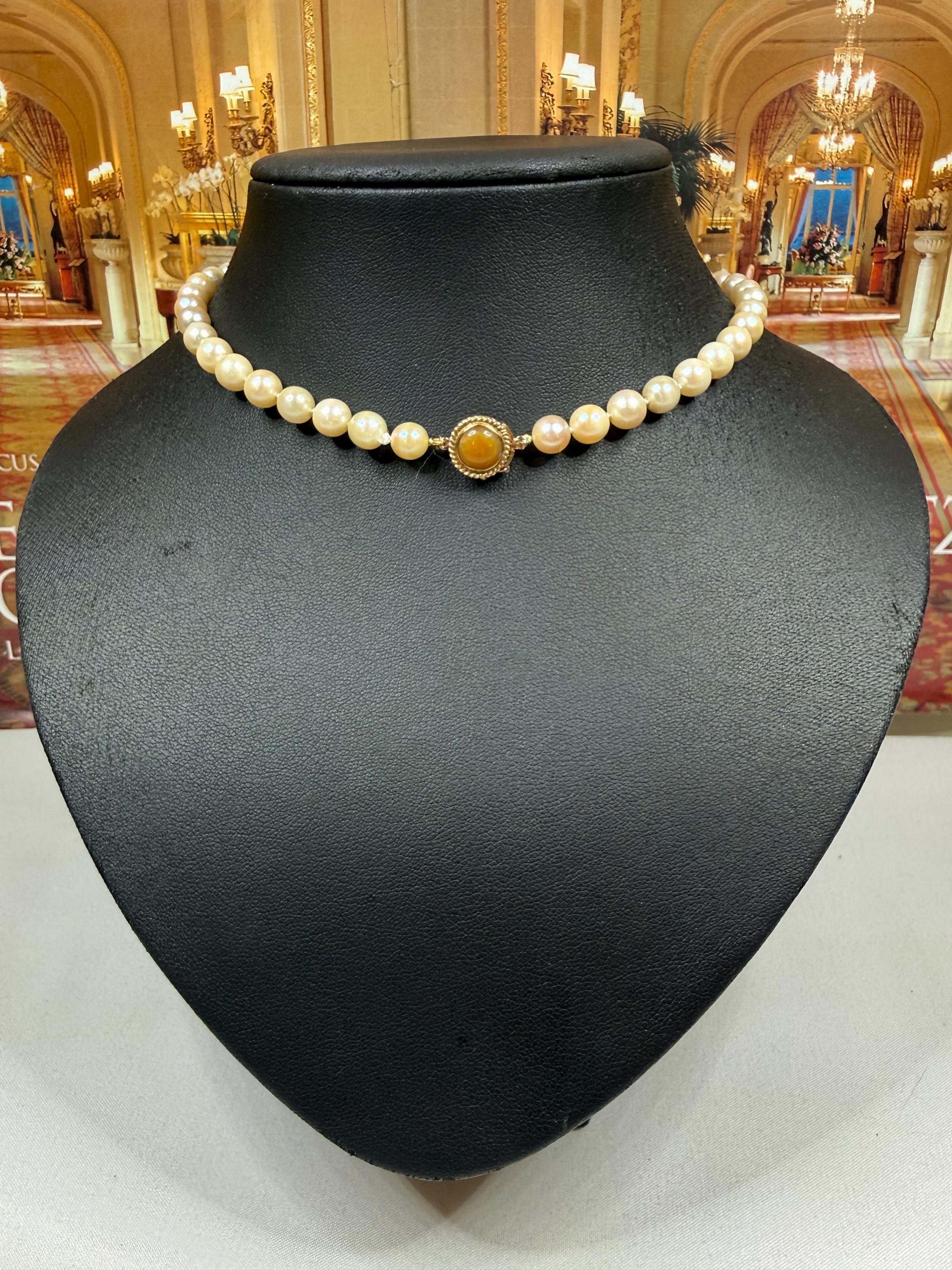Vintage 14ct Gold and Cornelian Clasp 15in Akoya Pearl Necklace- N160